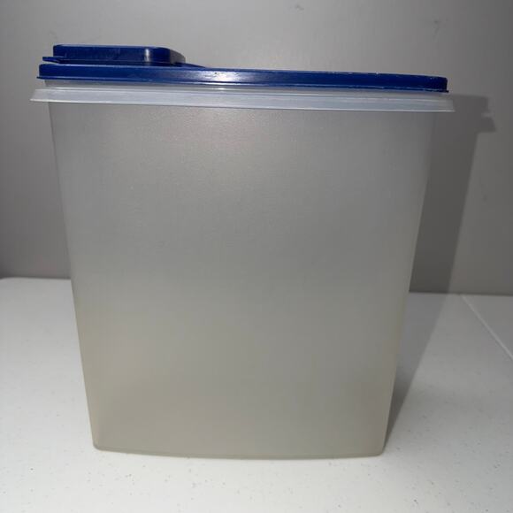 Vintage Tupperware Super Cereal Keeper Blue Flip Top Large Airtight Seal #1588-2 - Picture 1 of 5